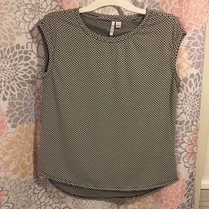 Elle black and white cap sleeve top